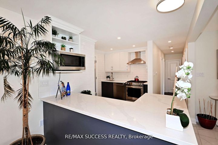 Photo 11 at 492 Sherin Drive, WO West, Oakville