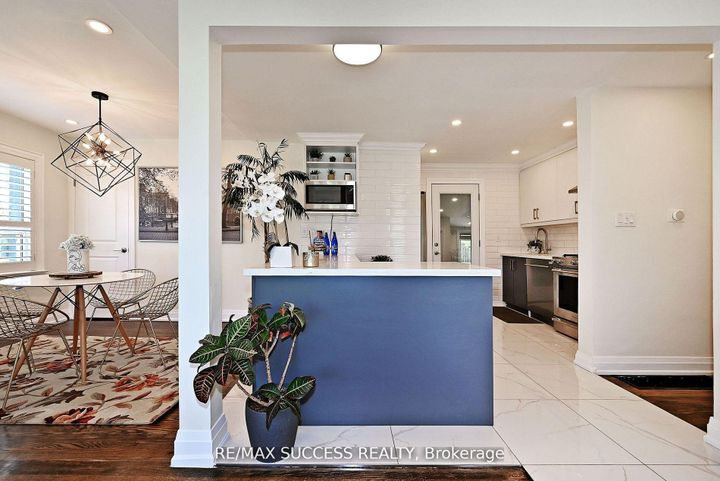 Photo 12 at 492 Sherin Drive, WO West, Oakville