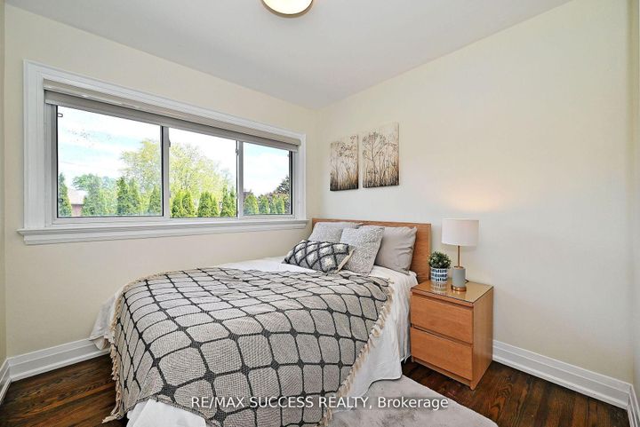 Photo 15 at 492 Sherin Drive, WO West, Oakville