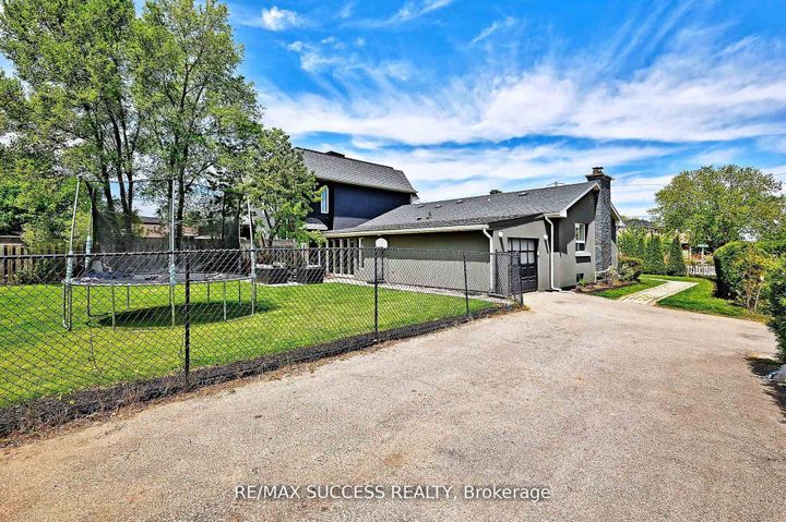 Photo 21 at 492 Sherin Drive, WO West, Oakville