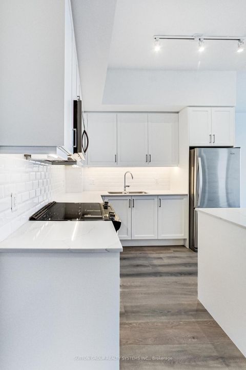 Photo 4 at 1704 - 10 Gatineau Drive, Beverley Glen, Vaughan