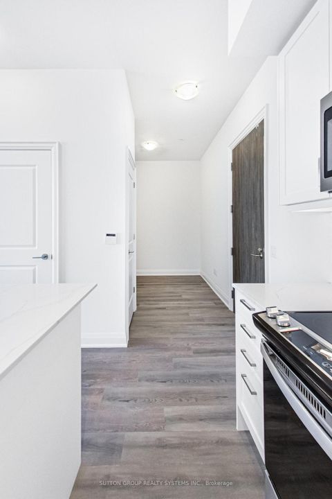 Photo 5 at 1704 - 10 Gatineau Drive, Beverley Glen, Vaughan