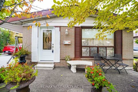 Photo 1 at 7 Bimini Crescent, Black Creek, Toronto