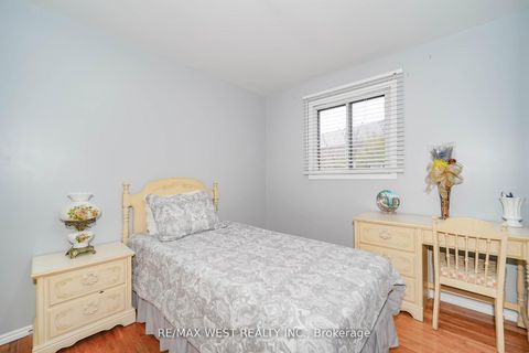 Photo 7 at 7 Bimini Crescent, Black Creek, Toronto