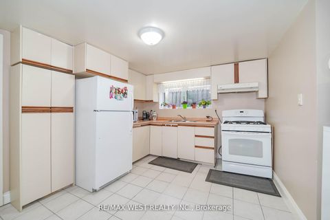 Photo 9 at 7 Bimini Crescent, Black Creek, Toronto