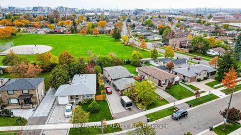 Photo 11 at 7 Bimini Crescent, Black Creek, Toronto