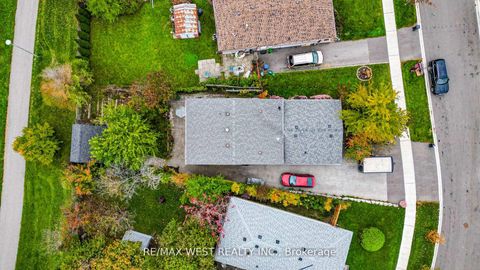 Photo 12 at 7 Bimini Crescent, Black Creek, Toronto