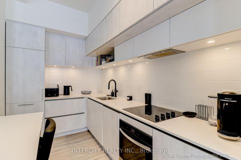 Photo 8 at 1505 - 11 David Eyer Road, Rural Richmond Hill, Richmond Hill