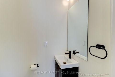 Photo 10 at 1505 - 11 David Eyer Road, Rural Richmond Hill, Richmond Hill