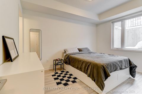 Photo 13 at 1505 - 11 David Eyer Road, Rural Richmond Hill, Richmond Hill