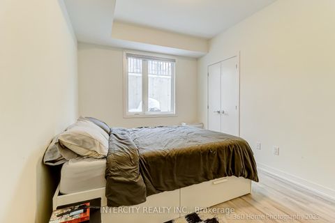 Photo 14 at 1505 - 11 David Eyer Road, Rural Richmond Hill, Richmond Hill