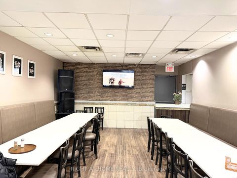 Photo 4 at 9 - 2437 Finch Avenue W, Humbermede, Toronto