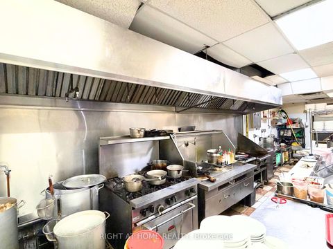 Photo 5 at 9 - 2437 Finch Avenue W, Humbermede, Toronto