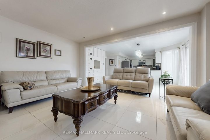 Photo 11 at 97 Stave Crescent, Westbrook, Richmond Hill