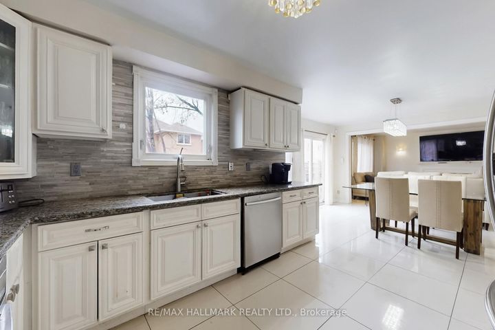 Photo 16 at 97 Stave Crescent, Westbrook, Richmond Hill