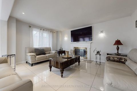 Photo 10 at 97 Stave Crescent, Westbrook, Richmond Hill