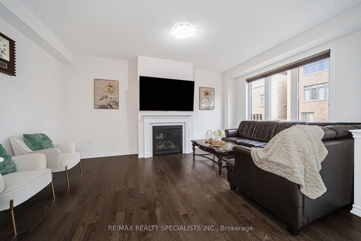 Photo 12 at 43 Clockwork Drive, Northwest Brampton, Brampton