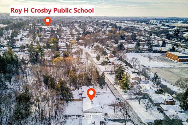 Photo 4 at 11 Drakefield Road, Bullock, Markham