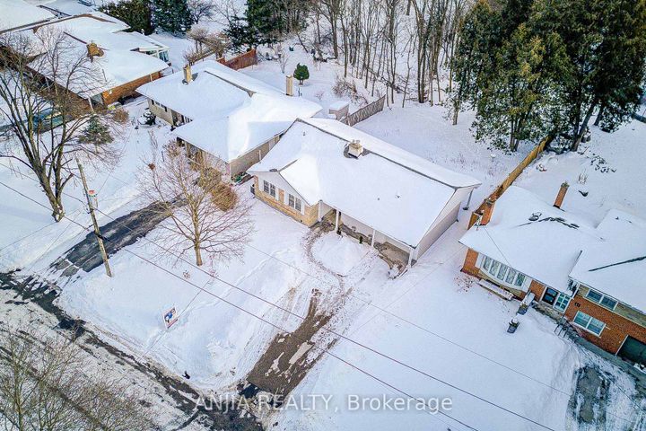 Photo 6 at 11 Drakefield Road, Bullock, Markham