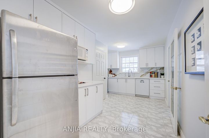 Photo 20 at 11 Drakefield Road, Bullock, Markham