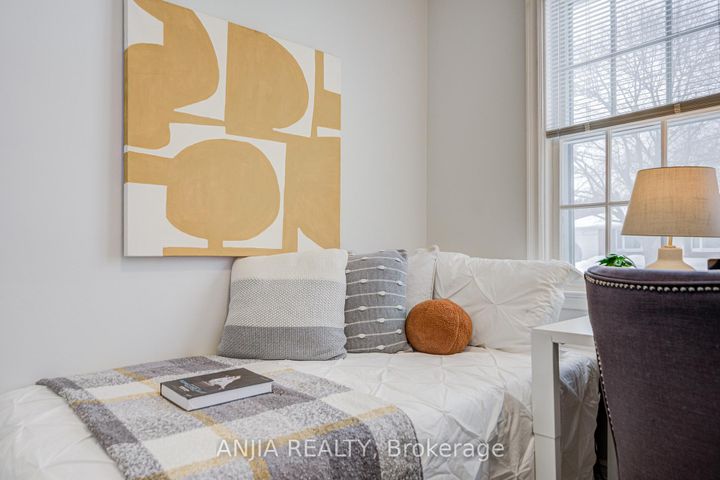 Photo 24 at 11 Drakefield Road, Bullock, Markham