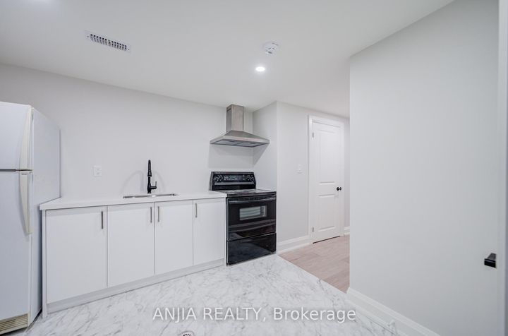 Photo 31 at 11 Drakefield Road, Bullock, Markham