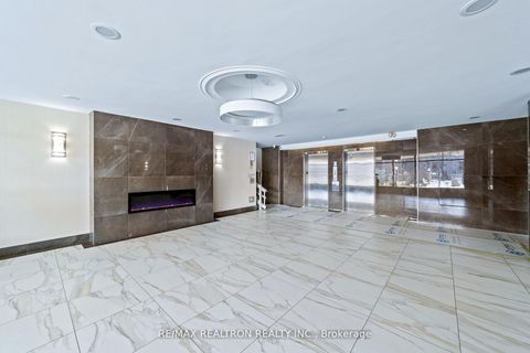 Photo 3 at 702 - 130 Neptune Drive, Lawrence, Toronto