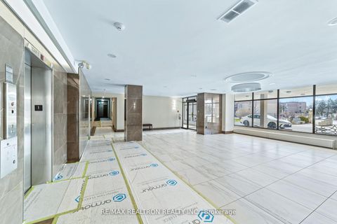 Photo 4 at 702 - 130 Neptune Drive, Lawrence, Toronto