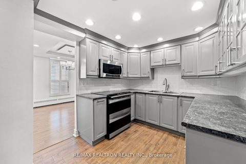 Photo 6 at 702 - 130 Neptune Drive, Lawrence, Toronto