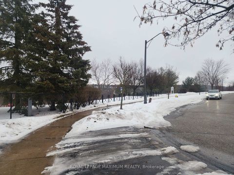 Photo 13 at 50 Panorama Crescent, Elder Mills, Vaughan