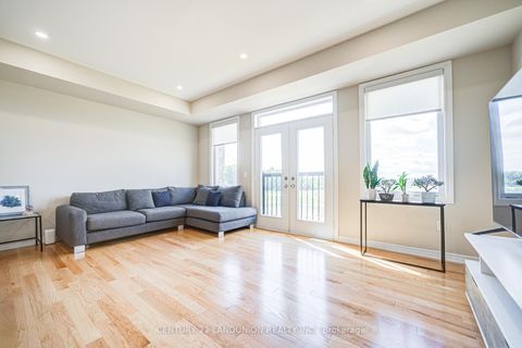 Photo 4 at 65 Puisaya Drive, Rural Richmond Hill, Richmond Hill