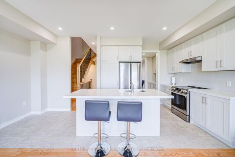 Photo 7 at 65 Puisaya Drive, Rural Richmond Hill, Richmond Hill