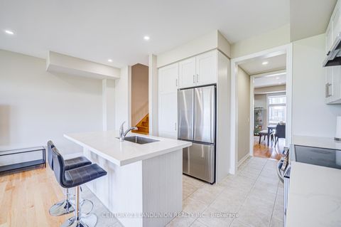 Photo 8 at 65 Puisaya Drive, Rural Richmond Hill, Richmond Hill