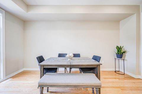 Photo 11 at 65 Puisaya Drive, Rural Richmond Hill, Richmond Hill