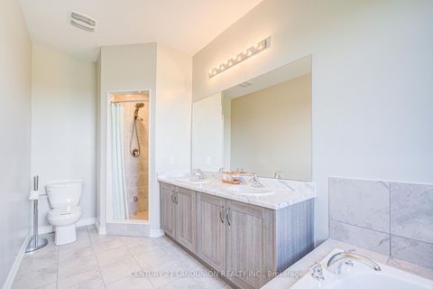 Photo 18 at 65 Puisaya Drive, Rural Richmond Hill, Richmond Hill