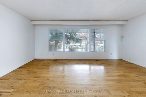 Photo 2 at 37 Lawnmere Crescent, Malvern West, Toronto