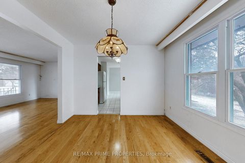 Photo 6 at 37 Lawnmere Crescent, Malvern West, Toronto