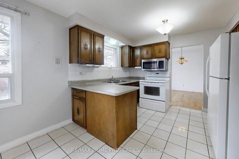 Photo 7 at 37 Lawnmere Crescent, Malvern West, Toronto