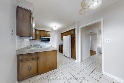 Photo 8 at 37 Lawnmere Crescent, Malvern West, Toronto