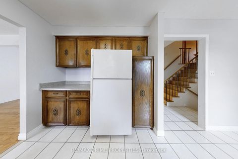 Photo 9 at 37 Lawnmere Crescent, Malvern West, Toronto