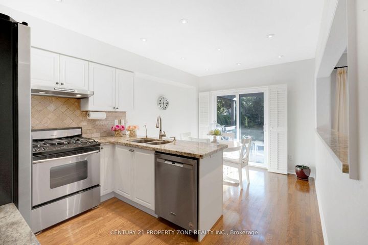 Photo 8 at 582 Plantation Gate, Summerhill Estates, Newmarket