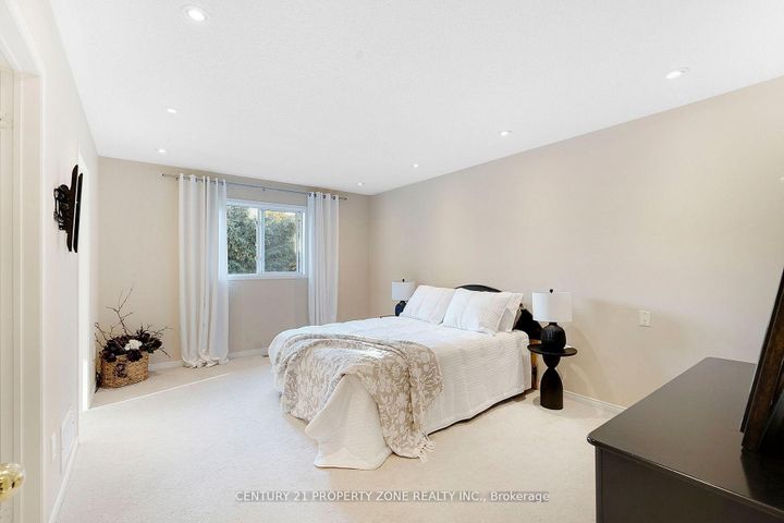 Photo 13 at 582 Plantation Gate, Summerhill Estates, Newmarket