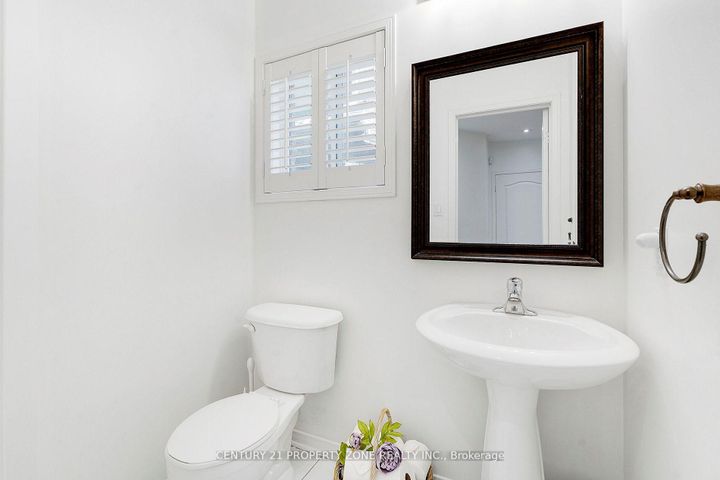 Photo 18 at 582 Plantation Gate, Summerhill Estates, Newmarket