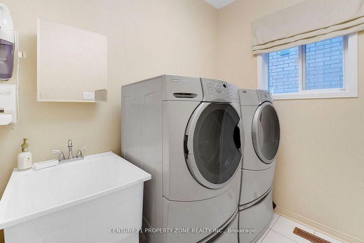 Photo 23 at 582 Plantation Gate, Summerhill Estates, Newmarket