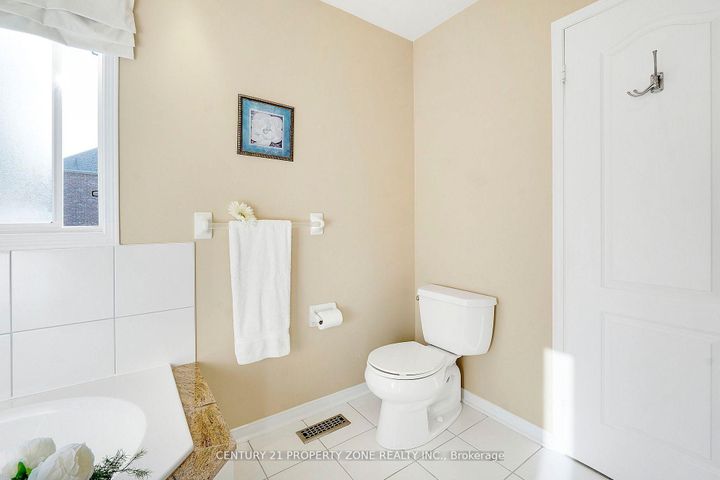 Photo 25 at 582 Plantation Gate, Summerhill Estates, Newmarket