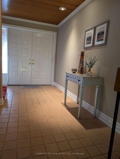 Photo 2 at 18 - 18 Oaken Gate Way, Windfields, Toronto