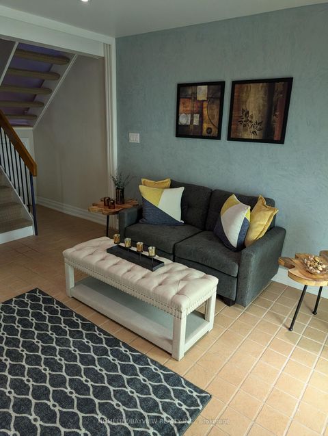 Photo 4 at 18 - 18 Oaken Gate Way, Windfields, Toronto