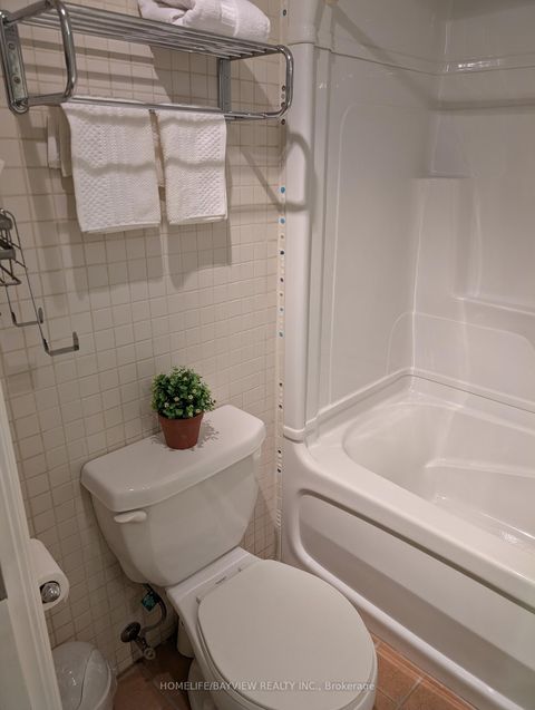 Photo 7 at 18 - 18 Oaken Gate Way, Windfields, Toronto