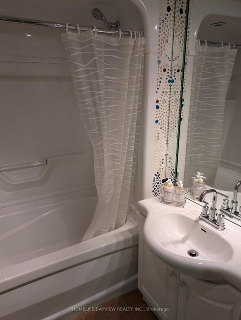 Photo 8 at 18 - 18 Oaken Gate Way, Windfields, Toronto