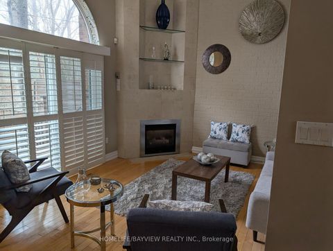 Photo 10 at 18 - 18 Oaken Gate Way, Windfields, Toronto